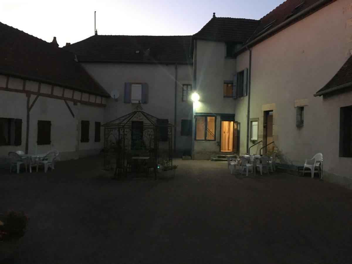 Charmant T2 Rdc Dans Residence Avec Parc Arbore Saint-Pierre-le-Moûtier Exteriör bild