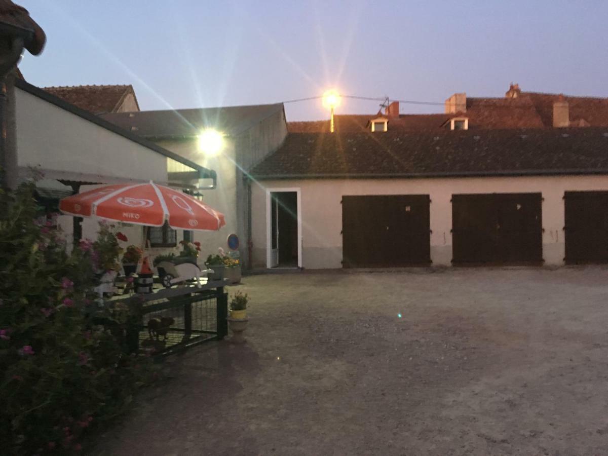 Charmant T2 Rdc Dans Residence Avec Parc Arbore Saint-Pierre-le-Moûtier Exteriör bild